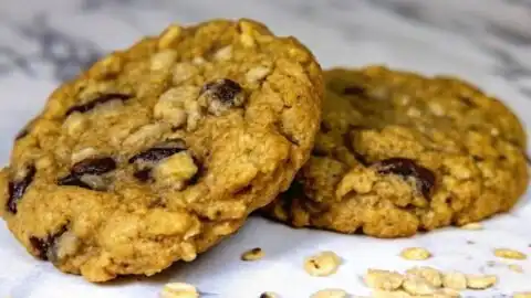 Chewy Oatmeal Raisin Cookies