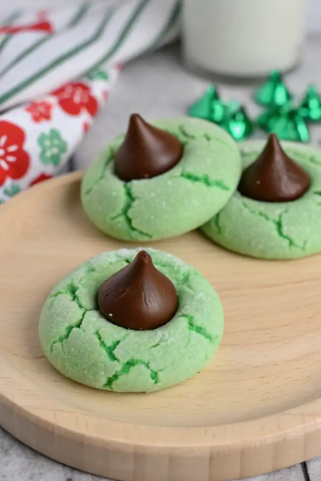 Melt-in-Your-Mouth Mint Chocolate Kiss Blossom Cookies