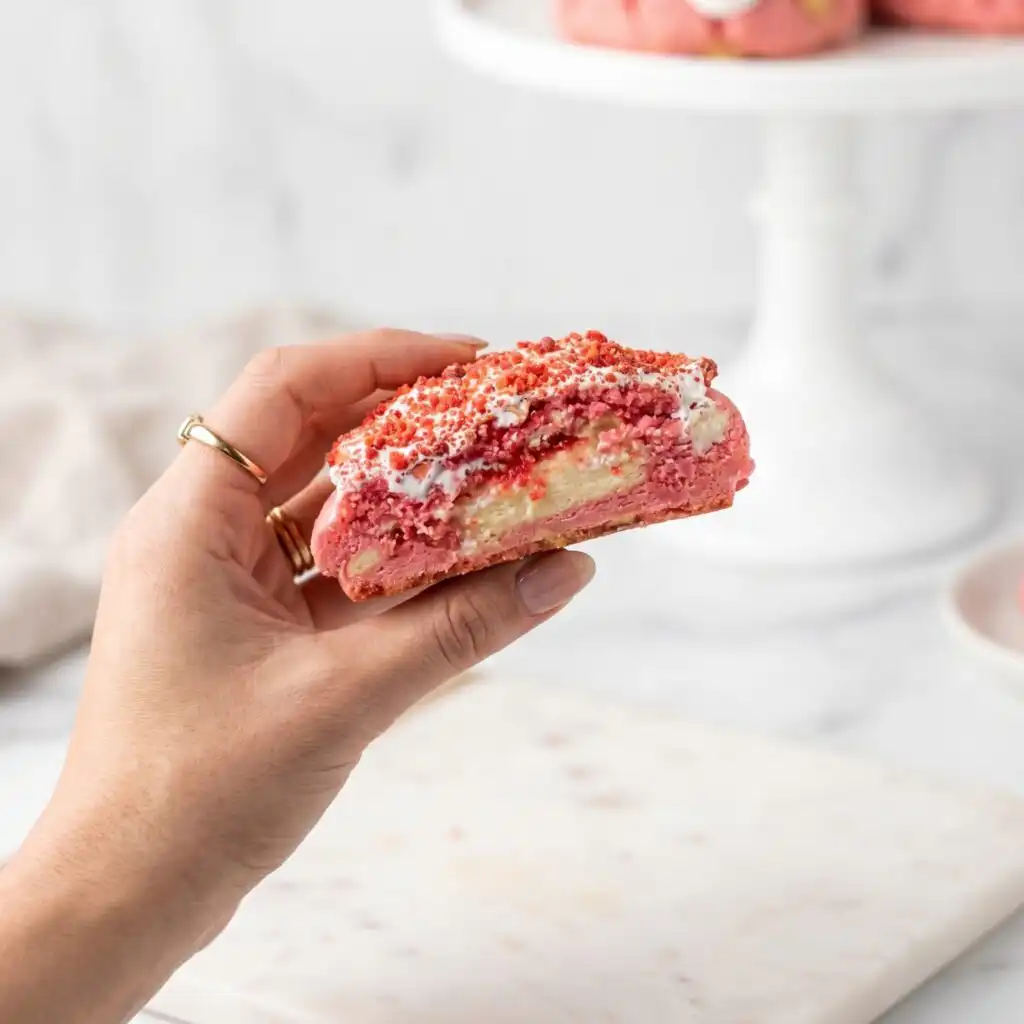 Strawberries & Cream Crumble Cookies 